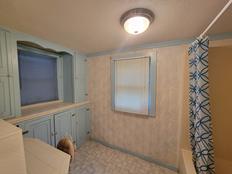 More Photos Of 1110 Hawkins Ave, Sanford Light Manufacturing For Sale