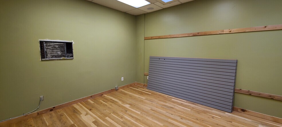 More Photos Of 240 Commercial St NE, Salem General Retail For Sale