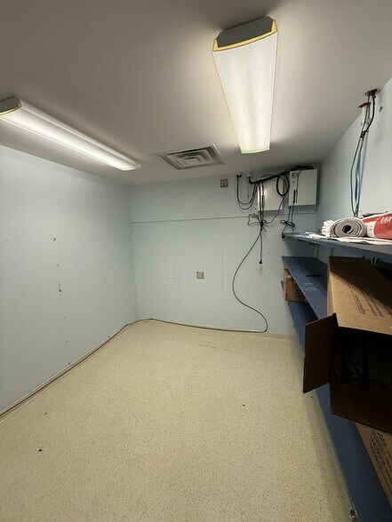 More Photos Of 305 River Dr, LaFollette Medical For Sale