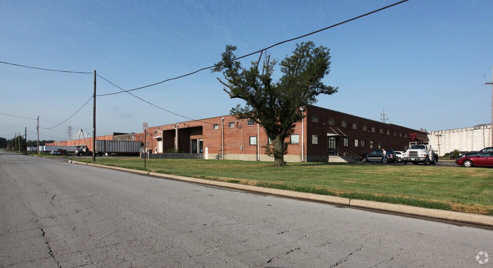 More Photos Of 1240-1348 Quebec St, North Kansas City Warehouse For Lease