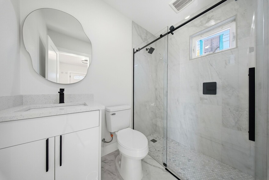 More Photos Of 2051 1st Ave N, Saint Petersburg Office Residential For Sale