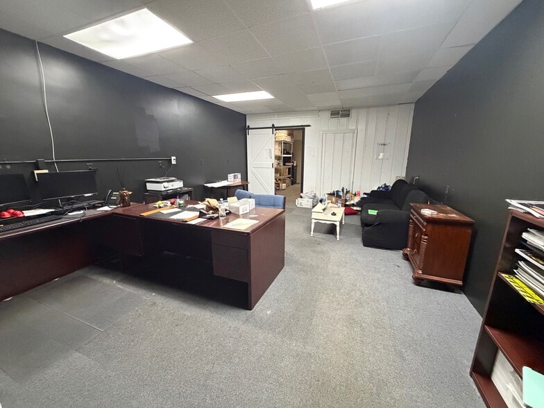 More Photos Of 1983-1999 Harrodsburg Rd, Lexington Unknown For Lease