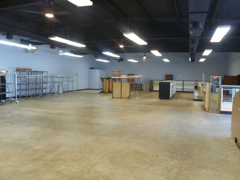 More Photos Of 3651-3661 Canal Rd, Dumfries General Retail For Sale