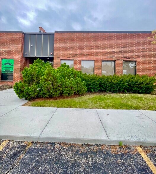 More Photos Of 610-642 Anthony Trl, Northbrook Light Distribution For Sale