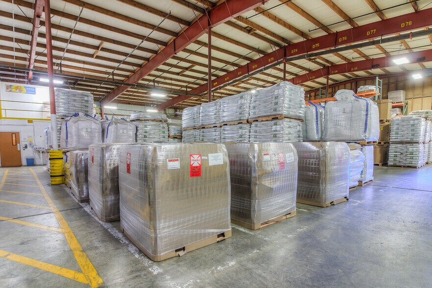 More Photos Of 1535-1541 W Lee Rd, Othello Warehouse For Sale