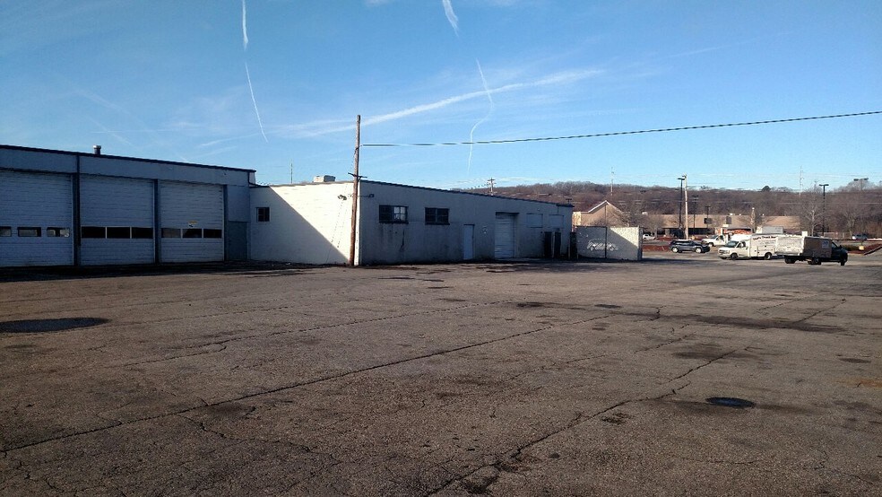 More Photos Of 35 SW Cutoff, Worcester Service For Lease