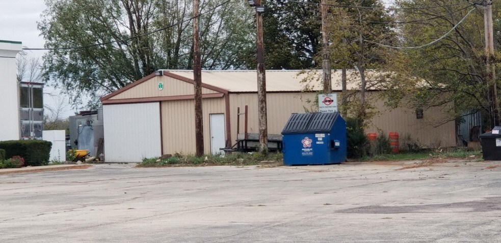 More Photos Of 900 N Union St, Dwight Restaurant For Sale