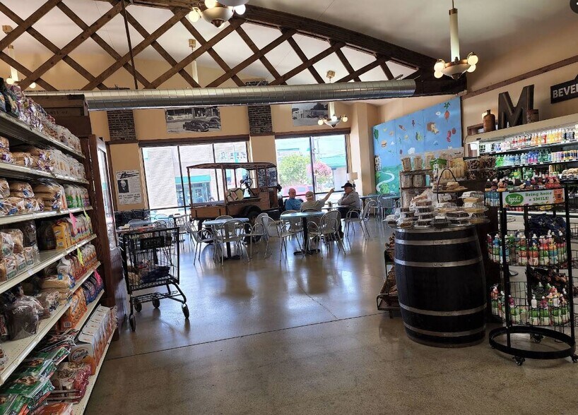 More Photos Of 1026 Main St, Grinnell Supermarket For Sale