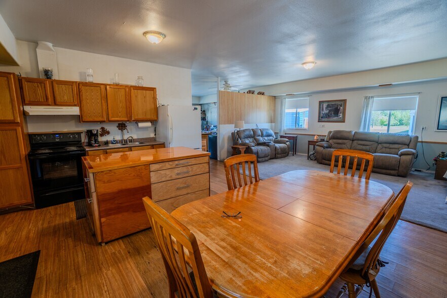 More Photos Of 215 Lawson Ln, Tenmile Warehouse For Sale