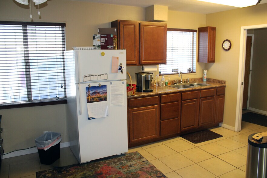 More Photos Of 3701 Vegas Dr, Las Vegas Office For Sale