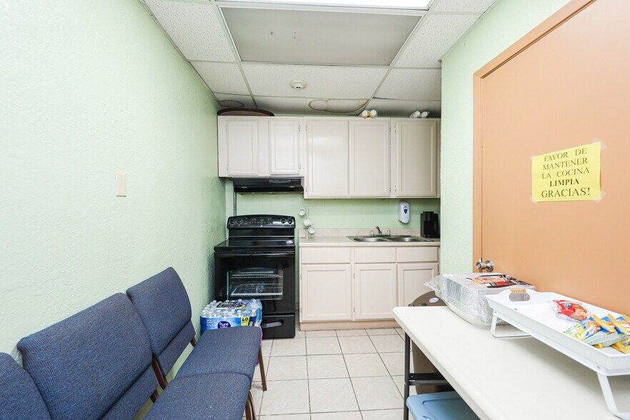 More Photos Of 1600 Clark Blvd, Laredo General Retail For Sale