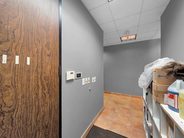 More Photos Of 6429 Fairmont Pky, Pasadena Office For Sale