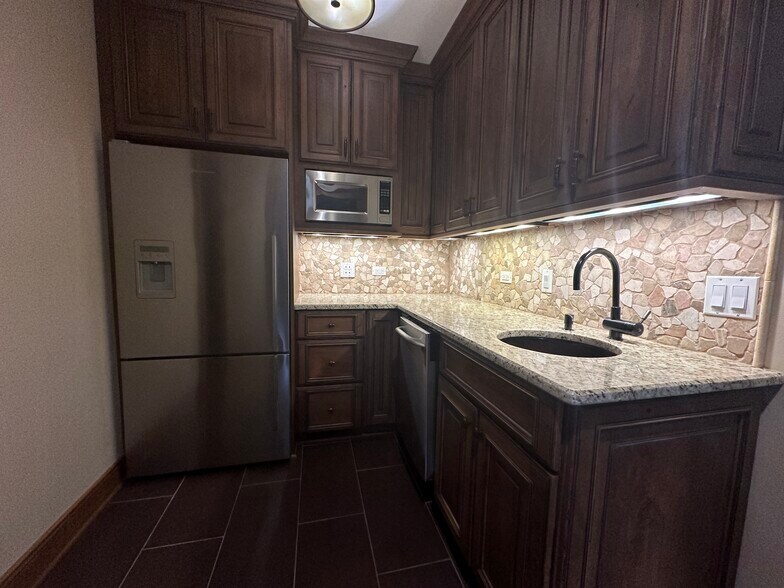 More Photos Of 2132 Green Bay Rd, Highland Park Office For Lease