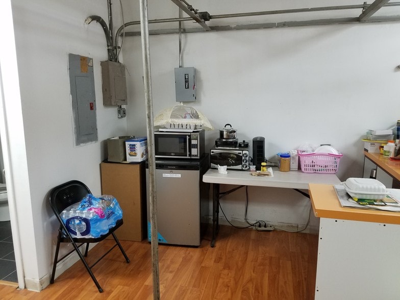 More Photos Of 13613-13637 Annapolis Rd, Bowie Storefront For Sale