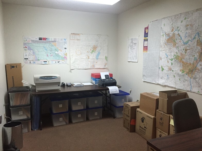 More Photos Of 28 S Main St, Voorheesville Warehouse For Lease