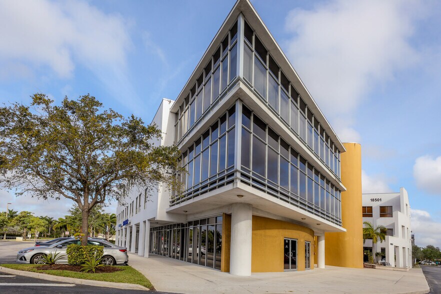 More Photos Of 18501 Pines Blvd, Pembroke Pines Office For Lease