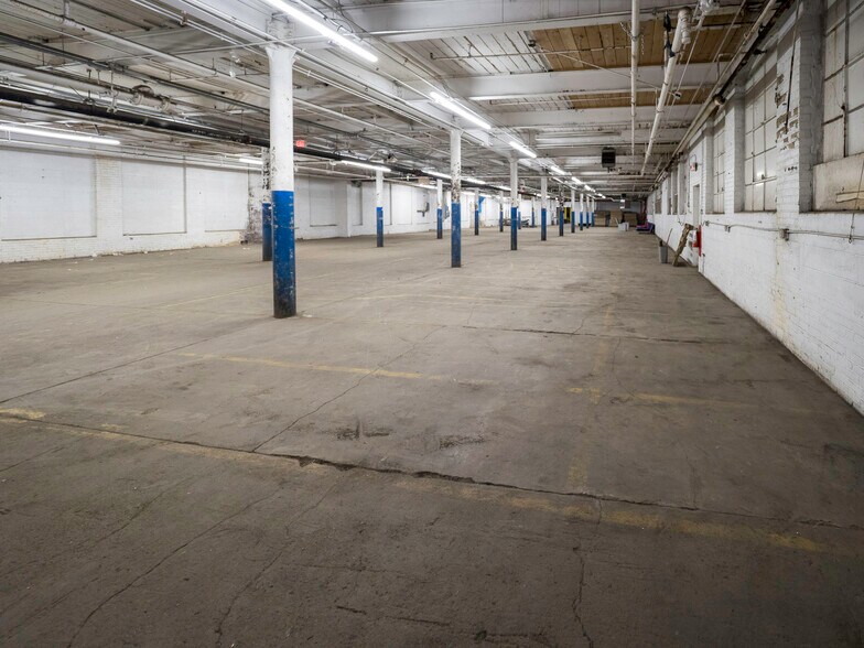 More Photos Of 39 Meade St, Trenton Distribution For Lease