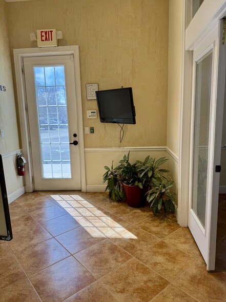More Photos Of 2523-2525 Seven Springs Blvd, New Port Richey Medical For Lease