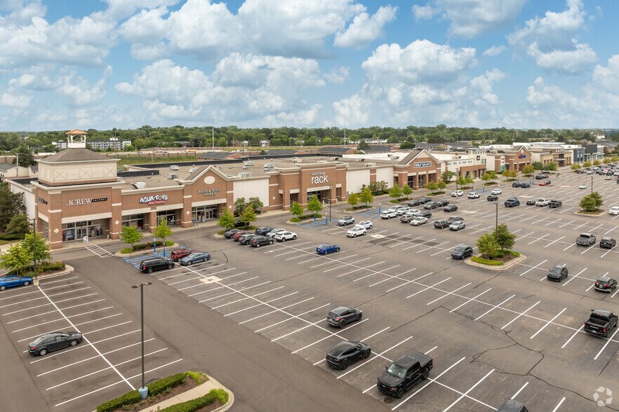 More Photos Of 662-868 E Big Beaver Rd, Troy Storefront For Lease