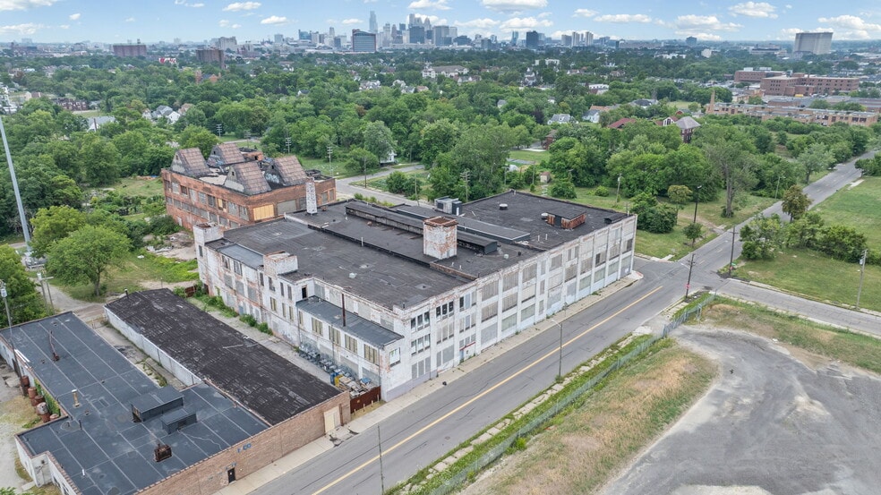 More Photos Of 4444 Lawton Ave, Detroit Warehouse For Sale