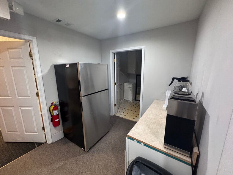 More Photos Of 7843 Conners Rd, Winston Showroom For Sale