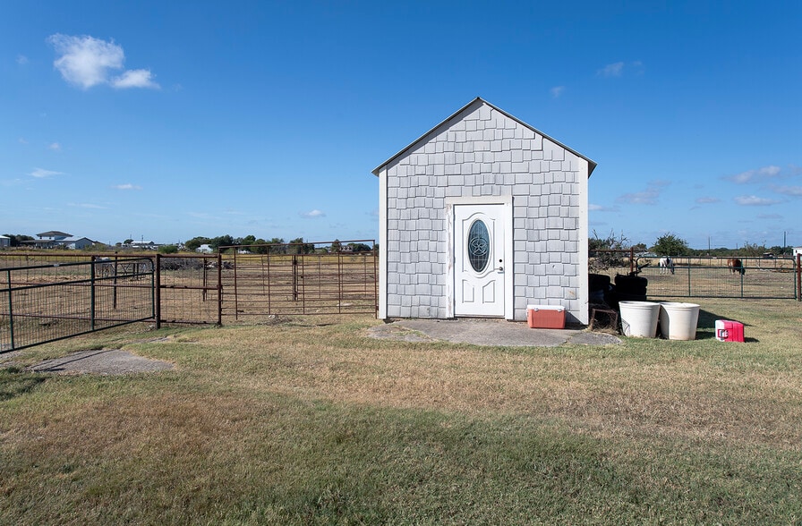 More Photos Of 1833 County Road 305, Jarrell Land For Sale