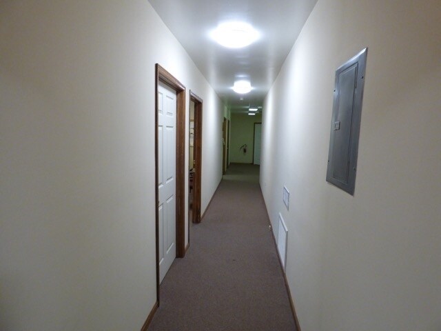 More Photos Of 1967 Lincoln Hwy, Edison Office For Sale