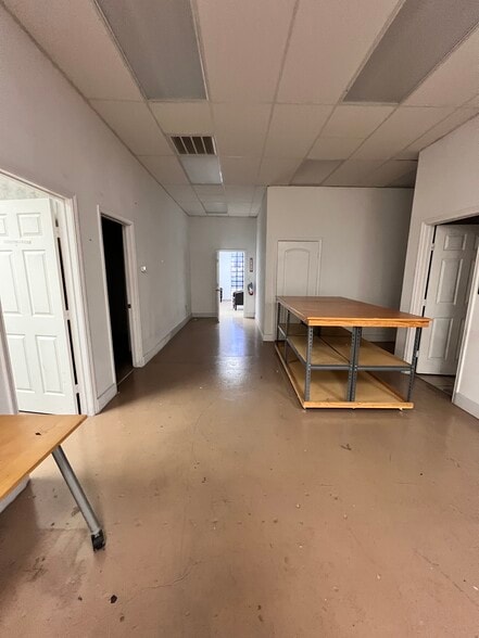 More Photos Of 5800 Corporate Dr, Houston Warehouse For Lease