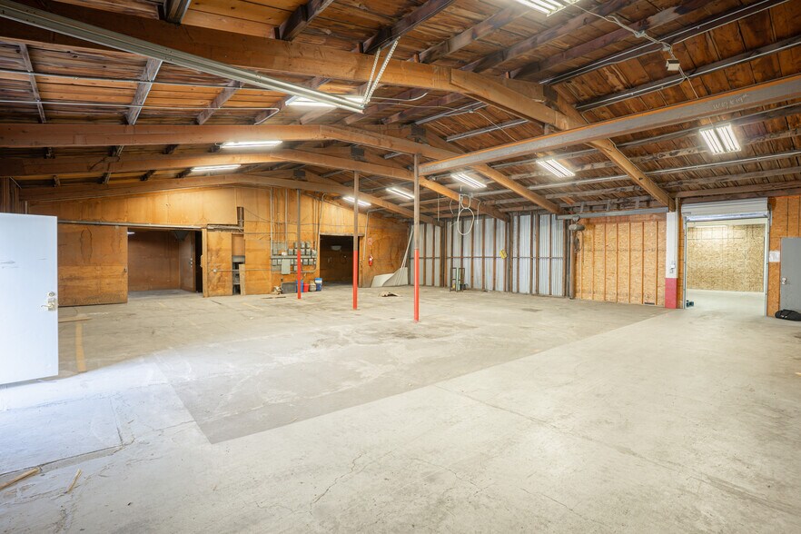 More Photos Of 319 Main St N, Kimberly Warehouse For Sale