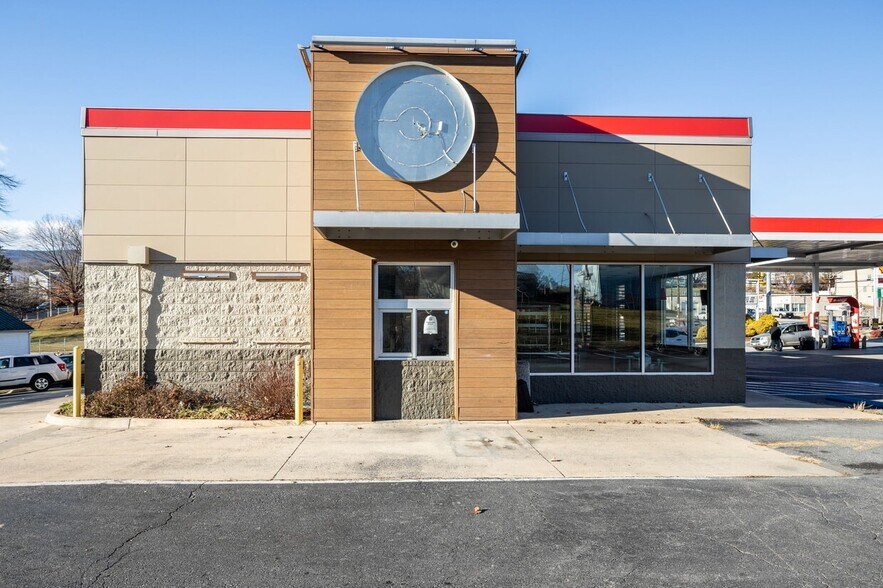 More Photos Of 601 4th St, Shenandoah Fast Food For Lease