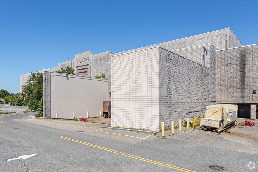 More Photos Of 1401 W Esplanade Ave, Kenner Health Club For Sale