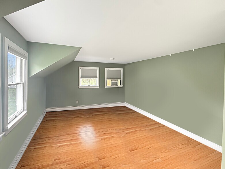 More Photos Of 2321-2325 NY-9D, Wappingers Falls Flex For Sale