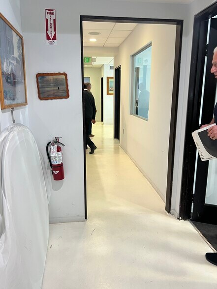 More Photos Of 6334-6340 Wilshire Blvd, Los Angeles Loft Creative Space For Lease