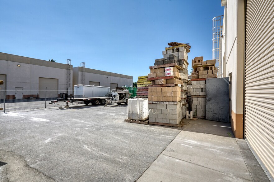 More Photos Of 10131 Iron Rock Way, Elk Grove Manufacturing For Lease