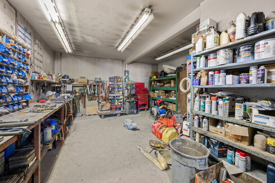 More Photos Of 19135 94th Ave, Surrey Manufacturing For Lease