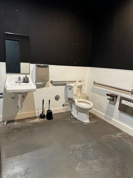 More Photos Of 7911-7927 Garden Grove Blvd, Garden Grove General Retail For Lease
