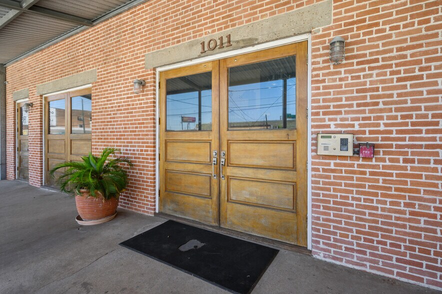 More Photos Of 1011 Wood St, Houston Loft Creative Space For Lease