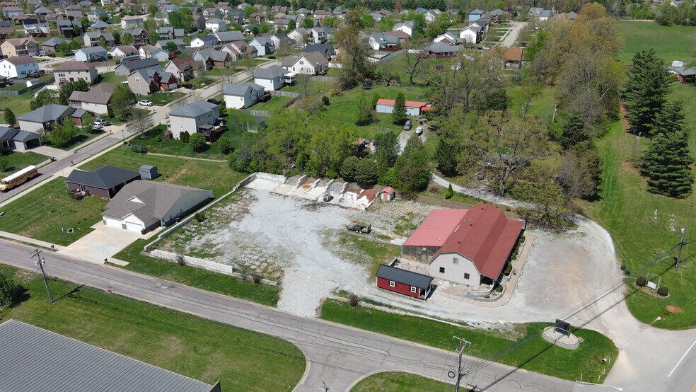 More Photos Of 641 Highland Ave, Vine Grove Freestanding For Sale