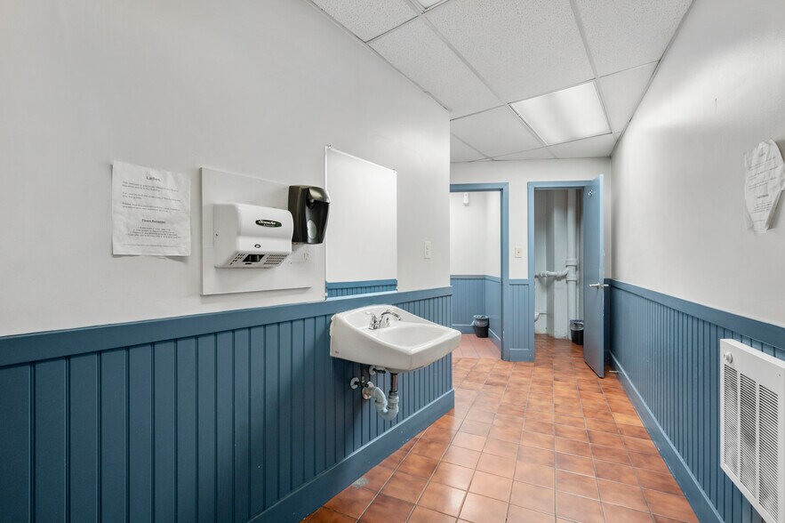 More Photos Of 1905 Brentwood Rd NE, Washington Warehouse For Lease