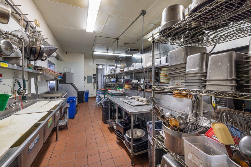 More Photos Of 1632 Colorado Blvd, Los Angeles General Retail For Sale