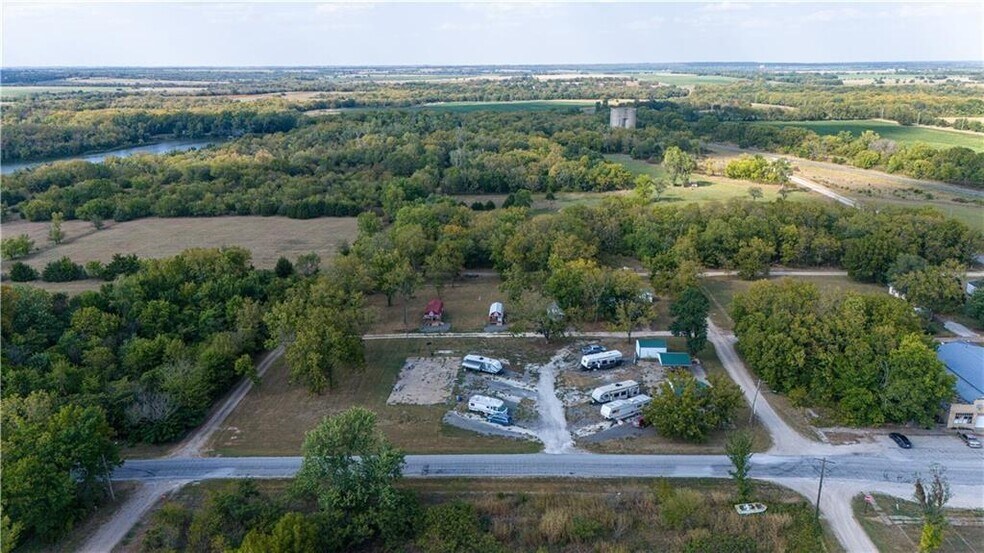 More Photos Of 74 2nd St, Moran Trailer Camper Park For Sale