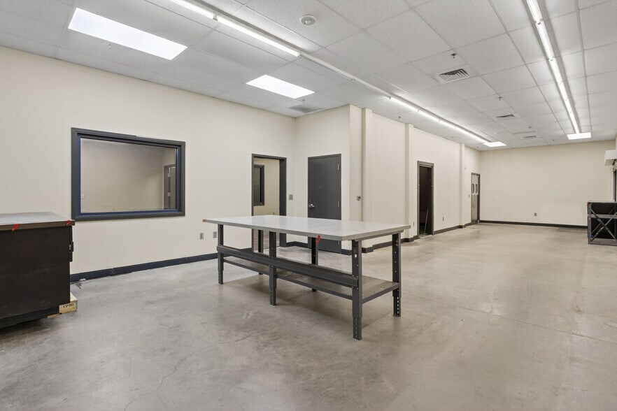 More Photos Of 240 N Burleson Blvd, Burleson General Retail For Sale