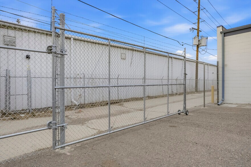 More Photos Of 4455-4477 Garfield St, Denver Warehouse For Lease