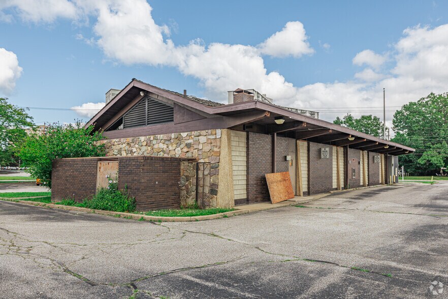 More Photos Of 26410 Lake Shore Blvd, Euclid Freestanding For Lease