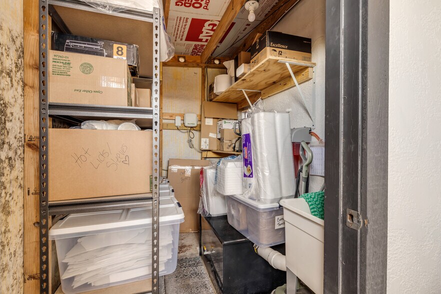 More Photos Of 218 N Orange St, New Smyrna Beach Freestanding For Sale