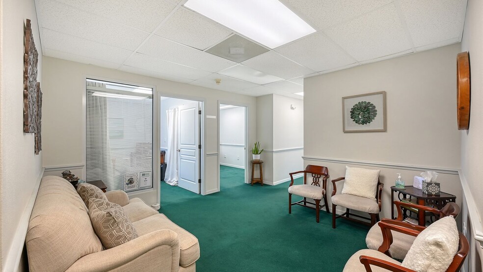 More Photos Of 1505 Tamiami Trl S, Venice Medical For Sale