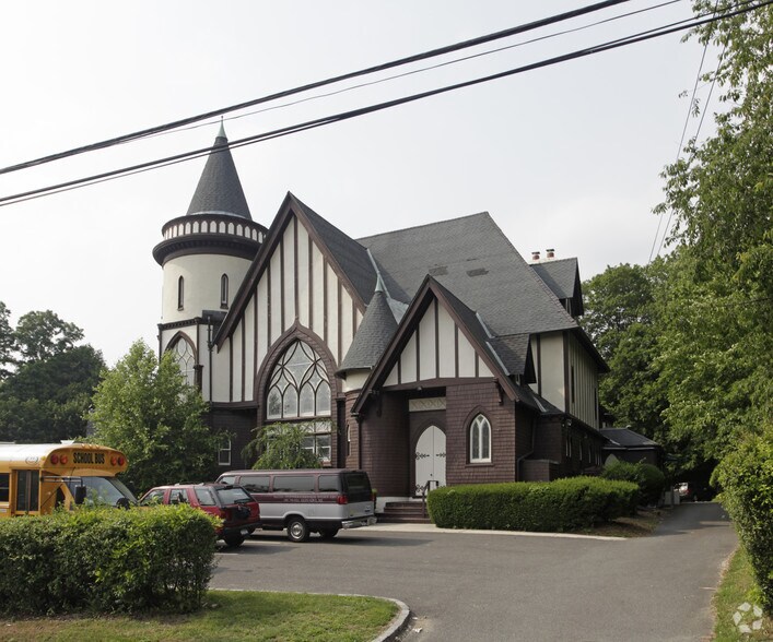 More Photos Of 7 North Ln, Glen Cove Religious Facility For Sale