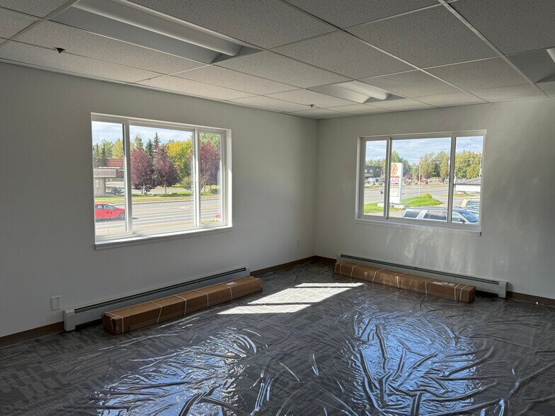 More Photos Of 35186 Kenai Spur Hwy, Soldotna Office For Lease