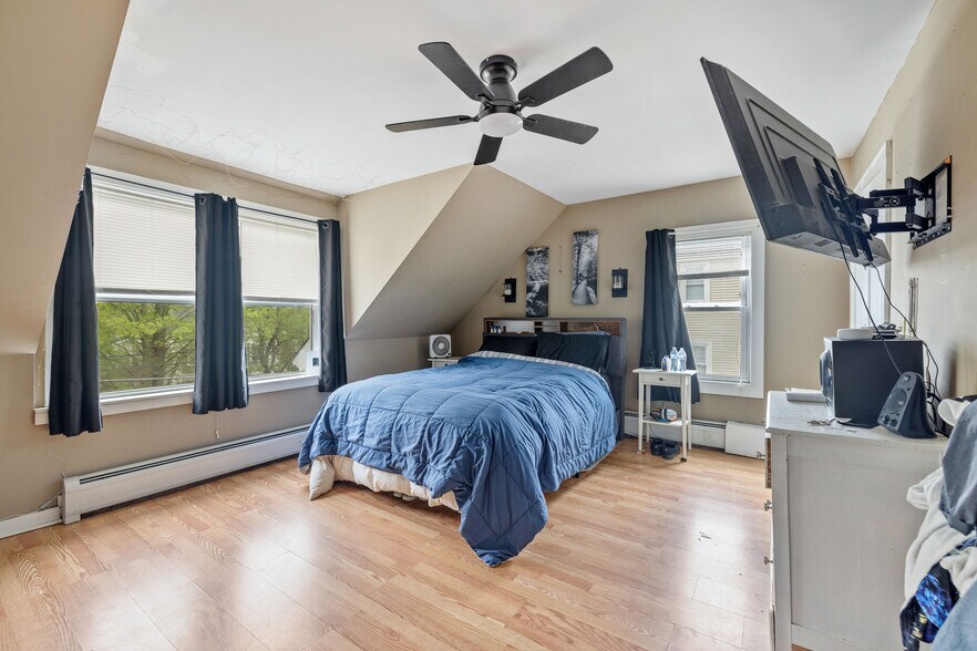 More Photos Of 536 Main St, Farmington Apartments For Sale