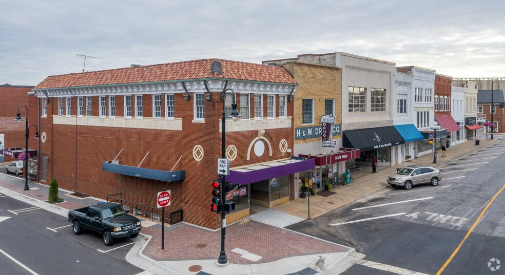 More Photos Of 12 E 1st St, Newton Drugstore For Lease